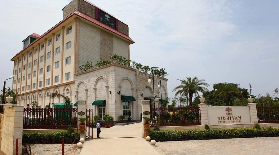 Sarovar Portico Vrindavan Pool